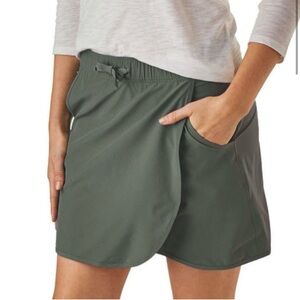 Patagonia Fleet with Skort Women's Medium Green Outdoors Athleisure Wrap Stye